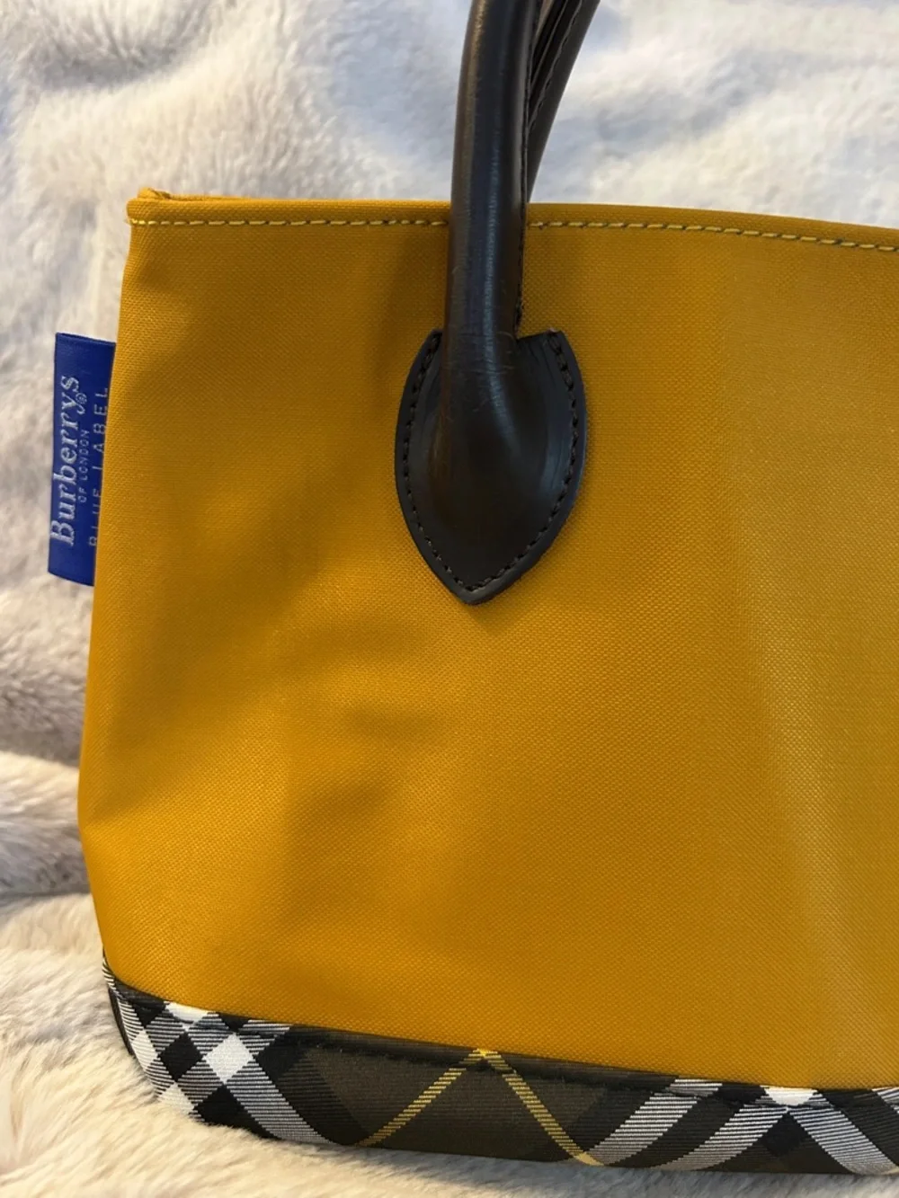 Burberrys Yellow Tote with Black Handles - Picture 6 of 9